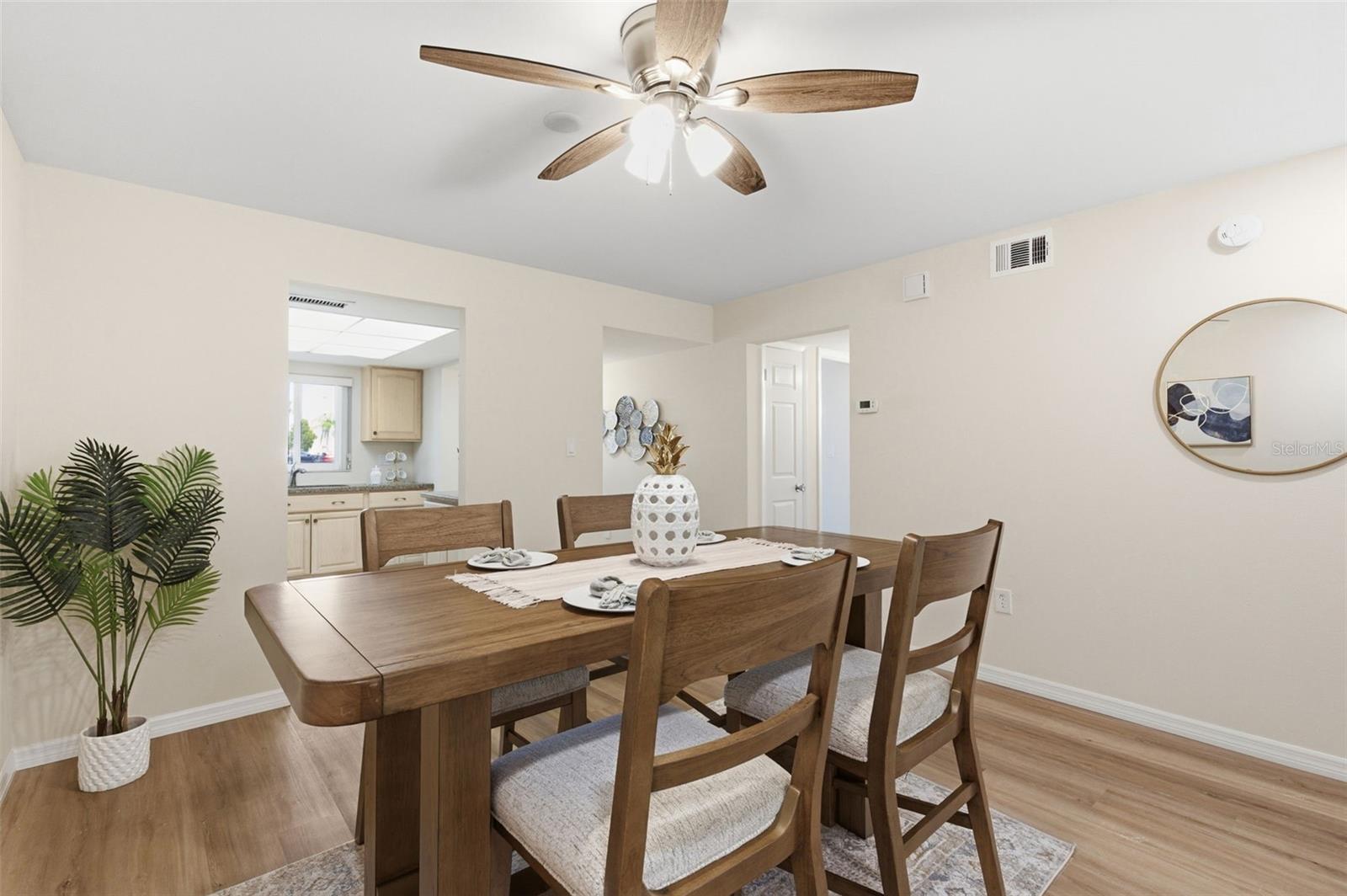 BAYSHORE ON THE LAKE APTS II SEC 3 - Residential