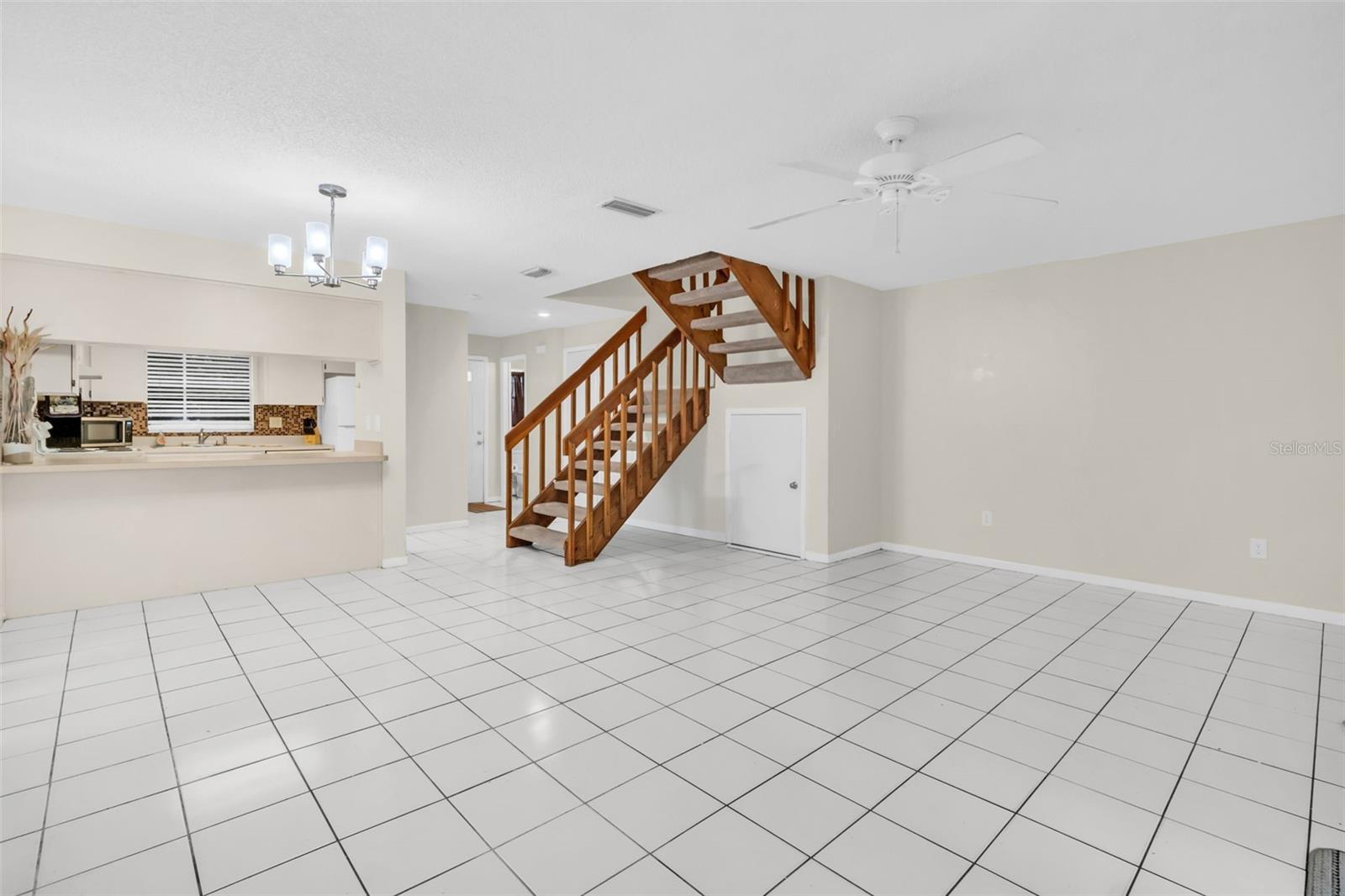 CHATEAUX DE VILLE - Residential Lease