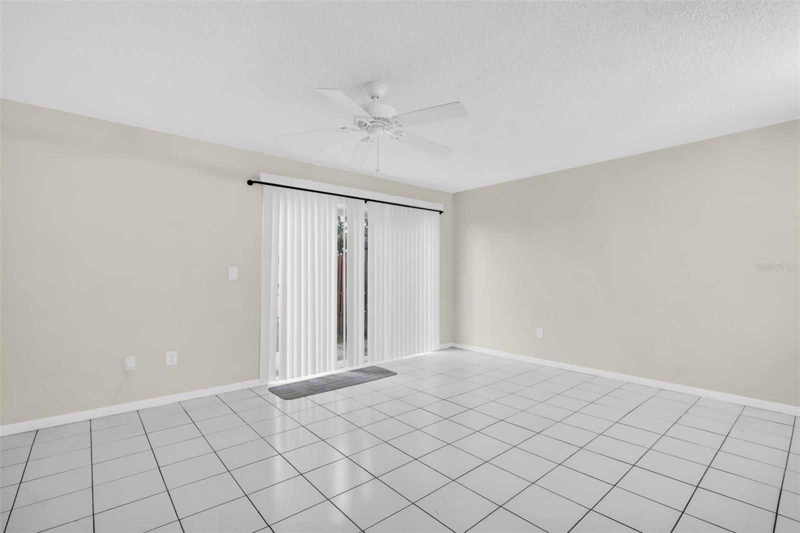 CHATEAUX DE VILLE - Residential Lease