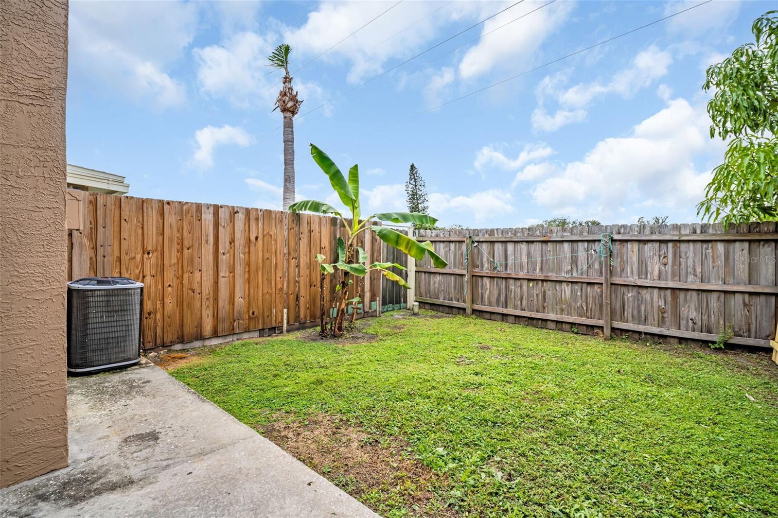 CHATEAUX DE VILLE - Residential Lease