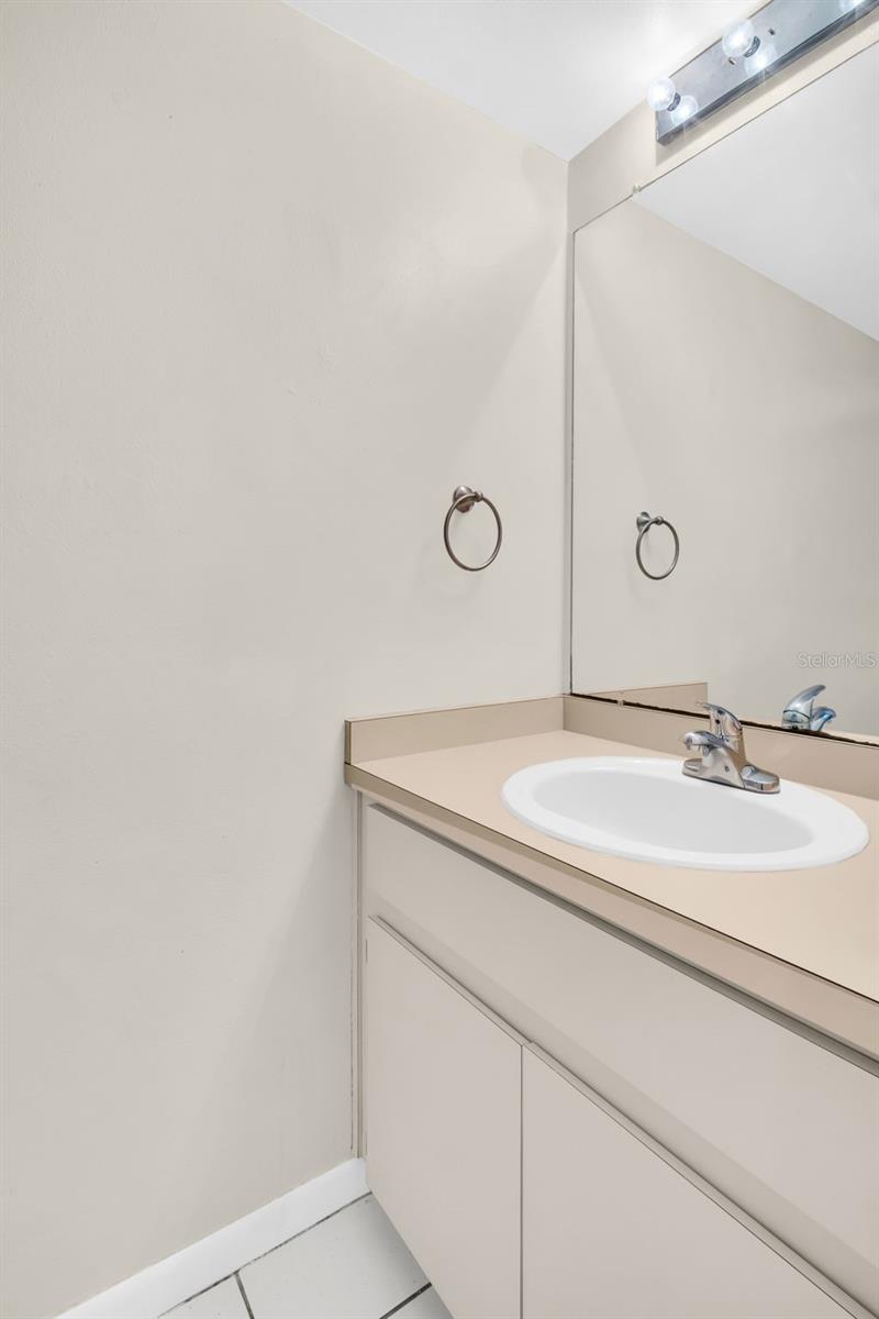 CHATEAUX DE VILLE - Residential Lease