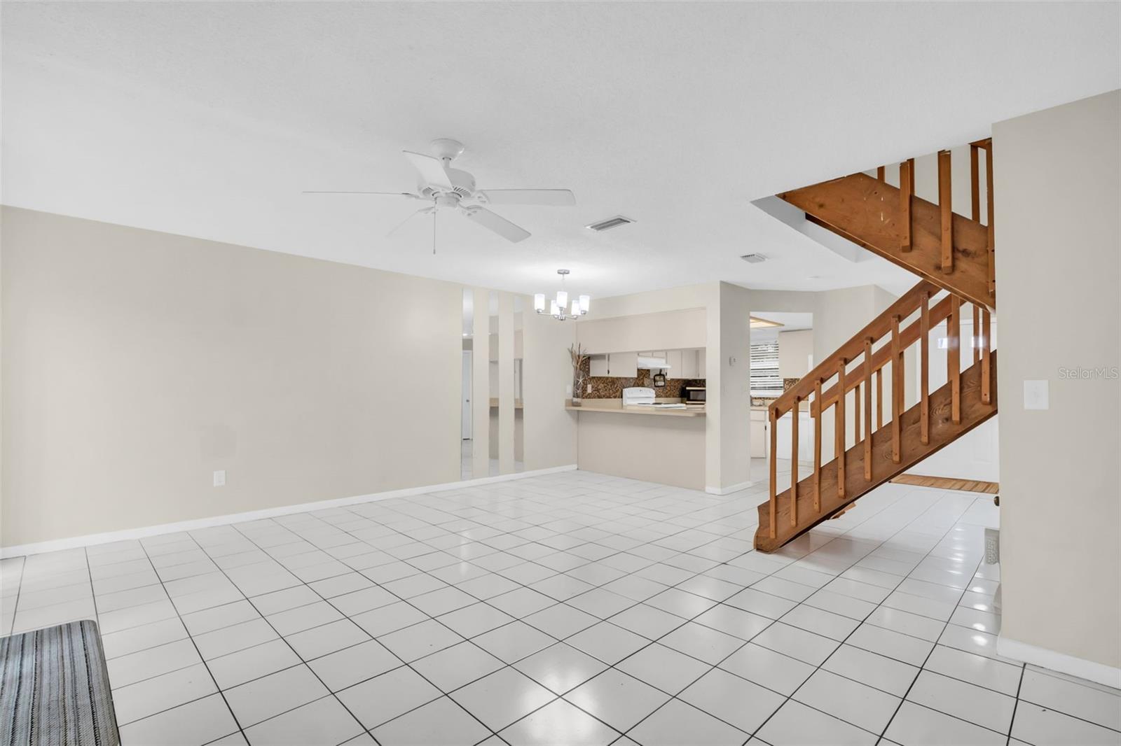 CHATEAUX DE VILLE - Residential Lease