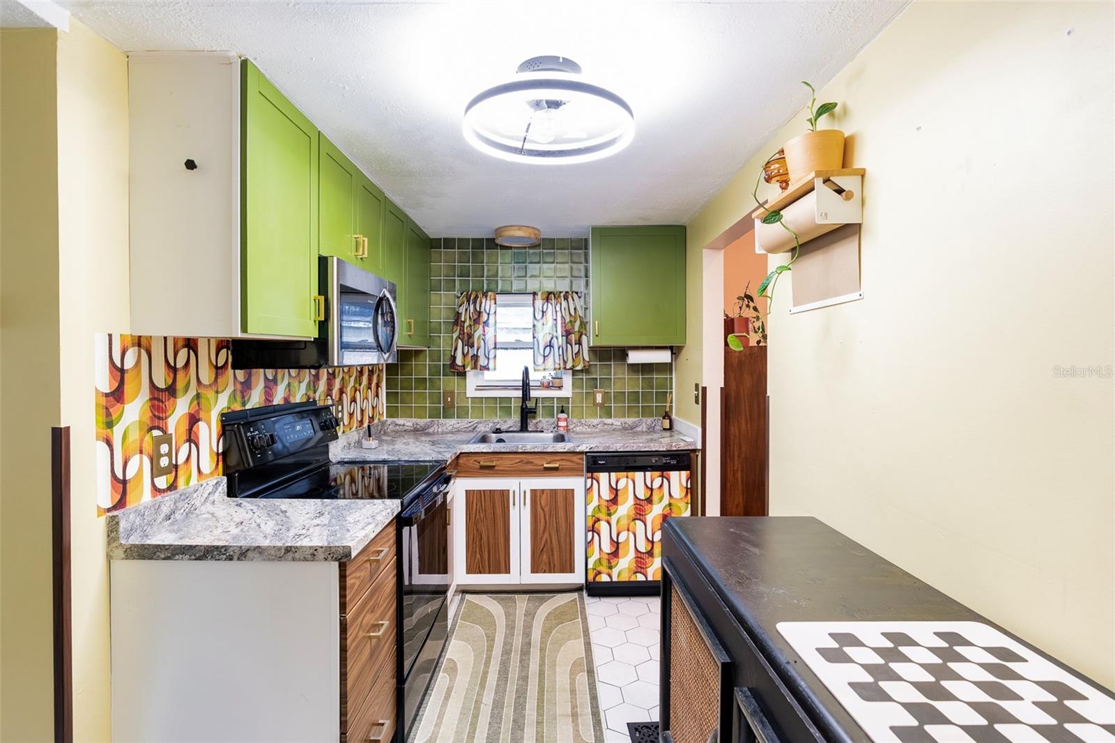 DELAND W 01/2 BLK 88 - Residential