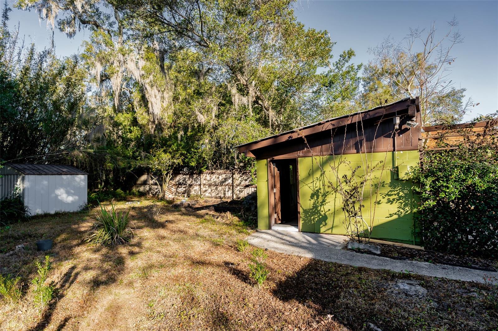 DELAND W 01/2 BLK 88 - Residential