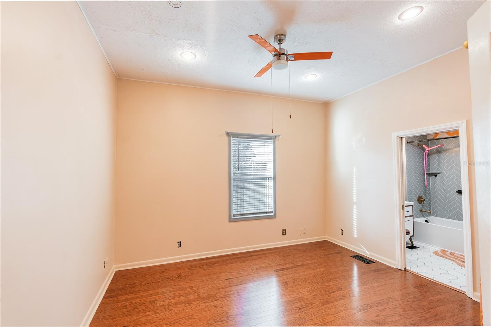 DELAND W 01/2 BLK 88 - Residential