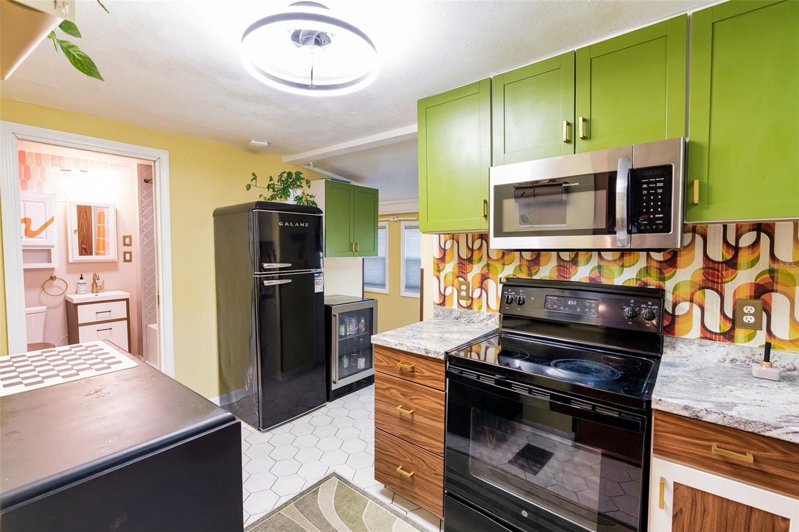 DELAND W 01/2 BLK 88 - Residential