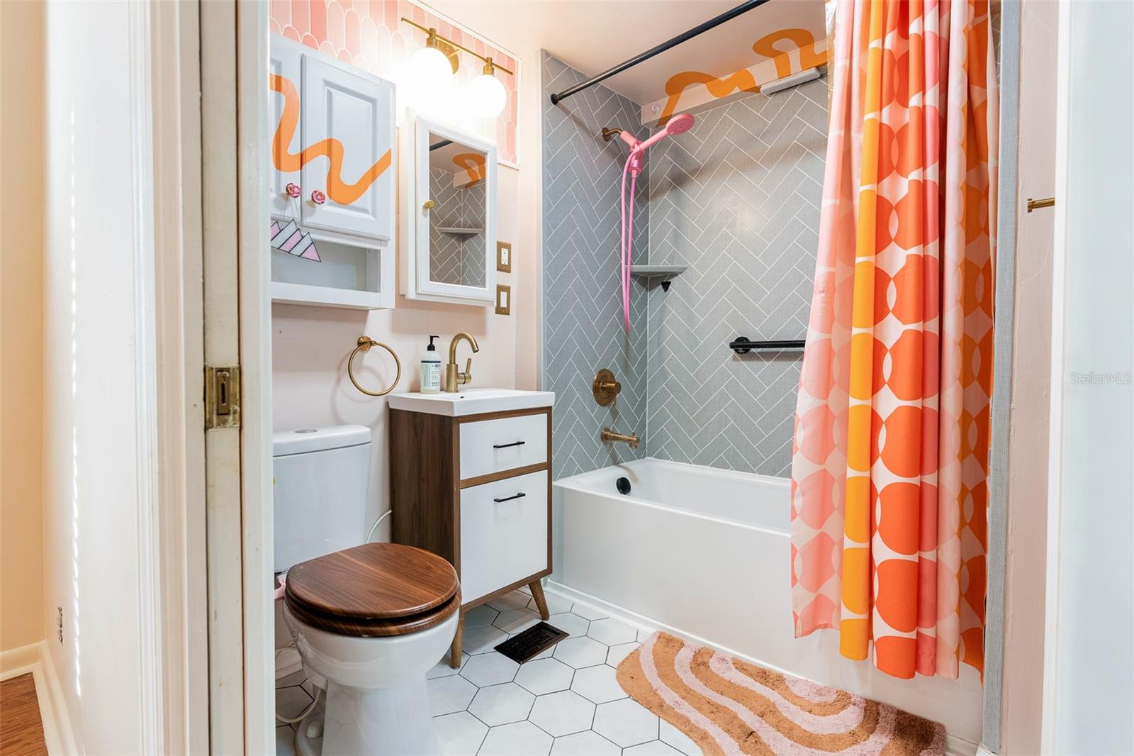 DELAND W 01/2 BLK 88 - Residential