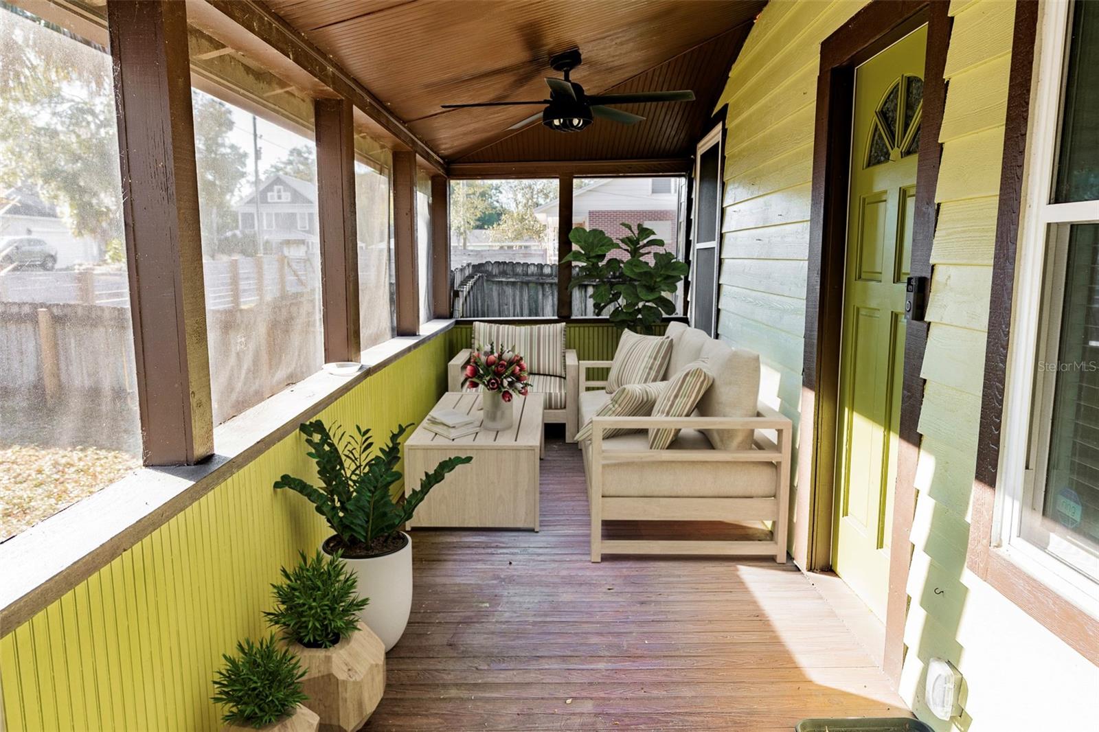 DELAND W 01/2 BLK 88 - Residential