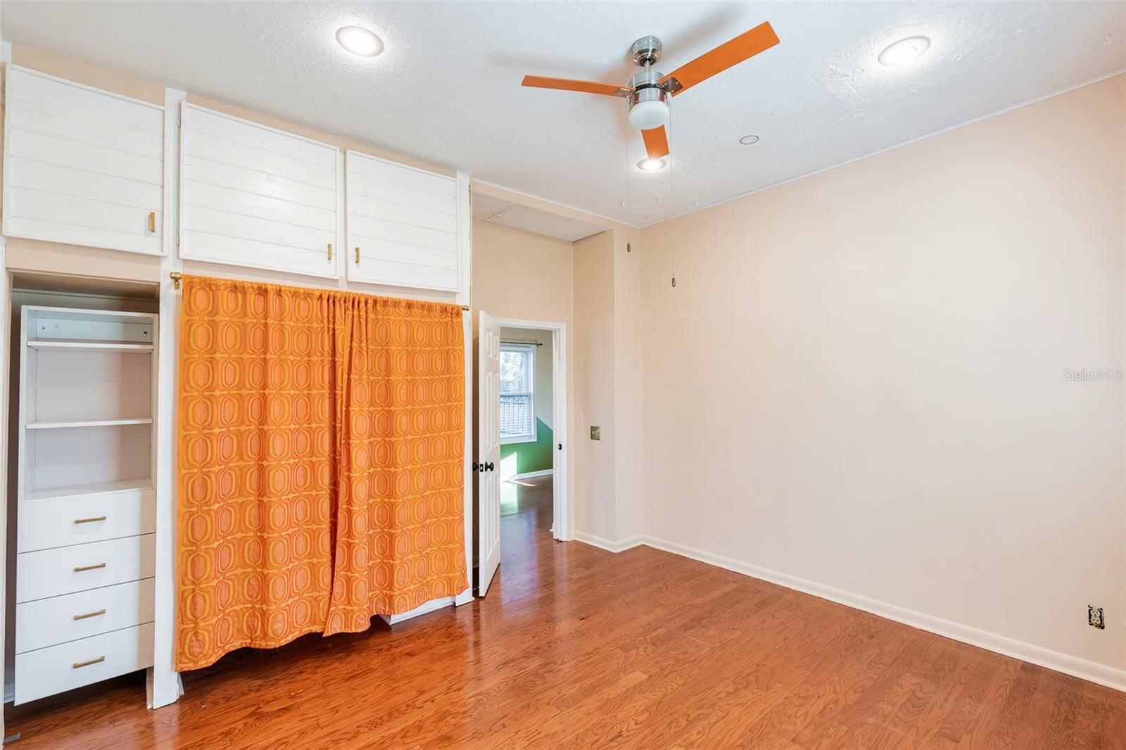 DELAND W 01/2 BLK 88 - Residential