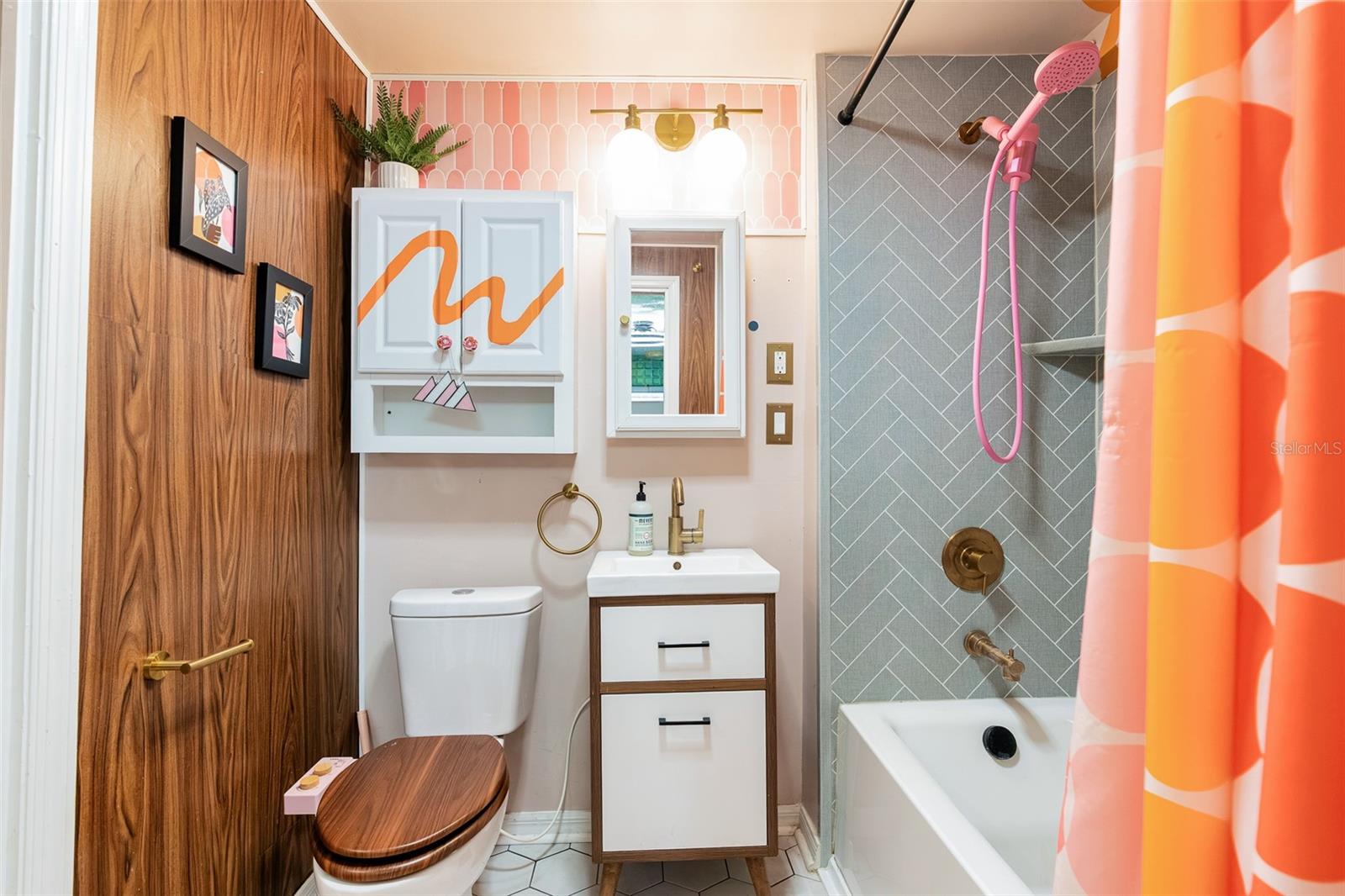 DELAND W 01/2 BLK 88 - Residential