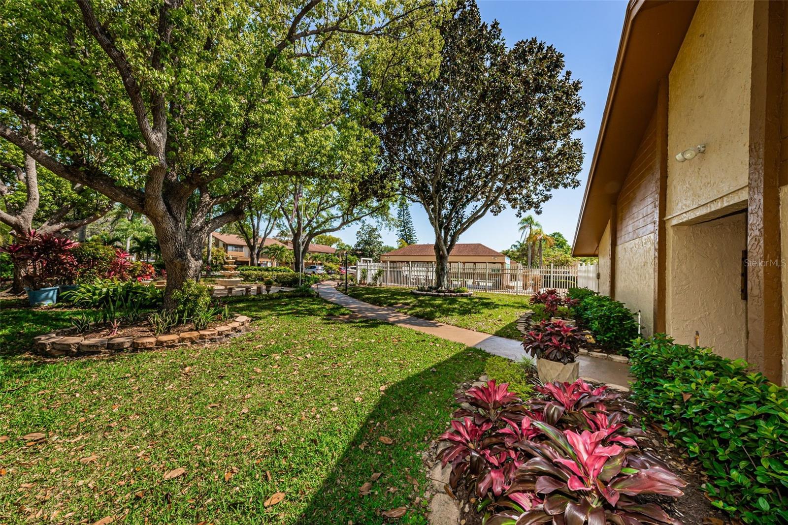 BEACON LAKES CONDO 05 01 - Residential