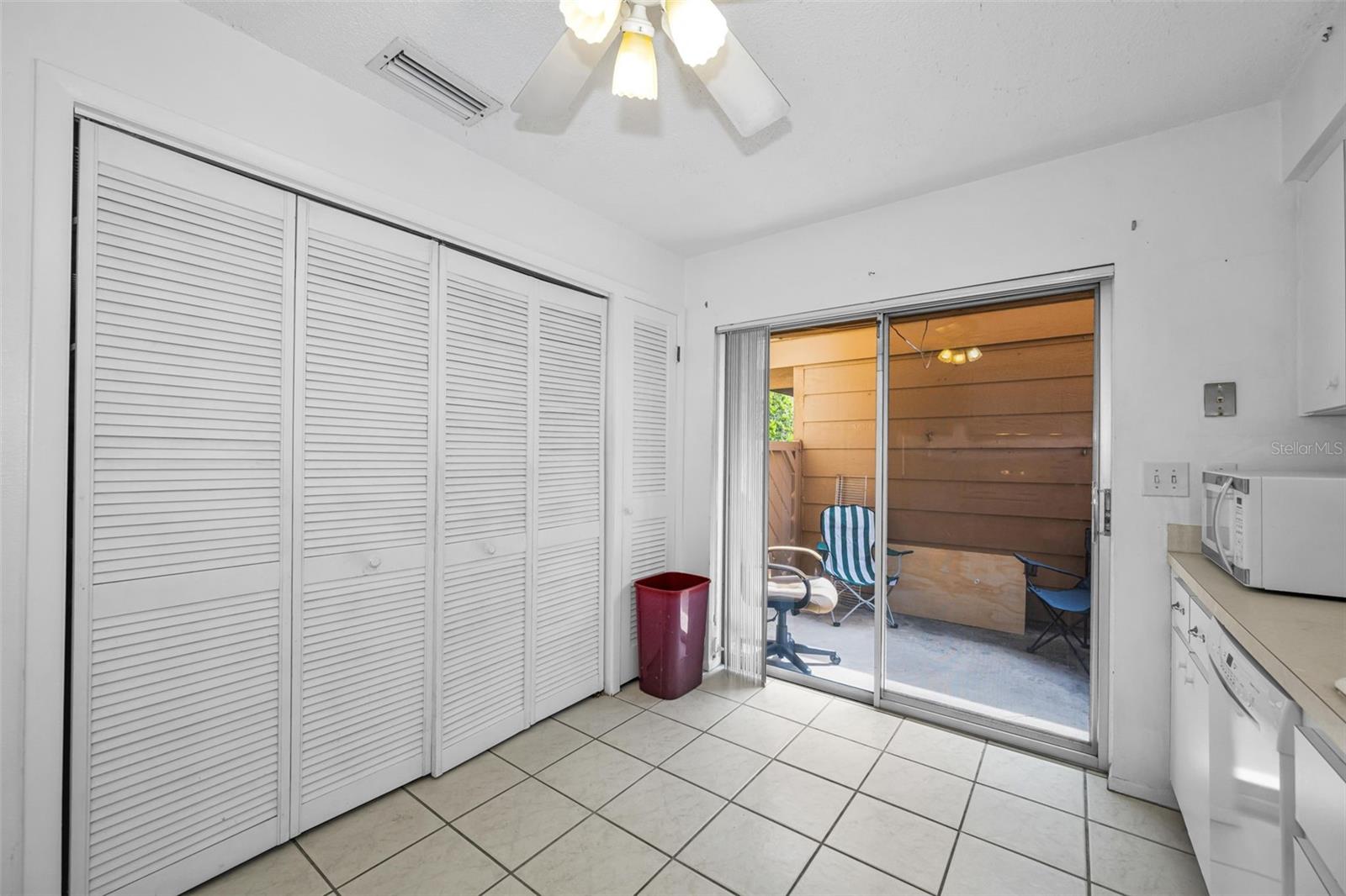 BEACON LAKES CONDO 05 01 - Residential