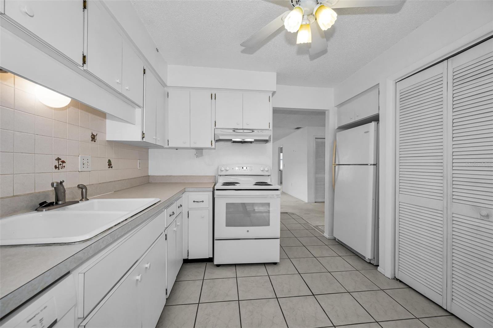 BEACON LAKES CONDO 05 01 - Residential