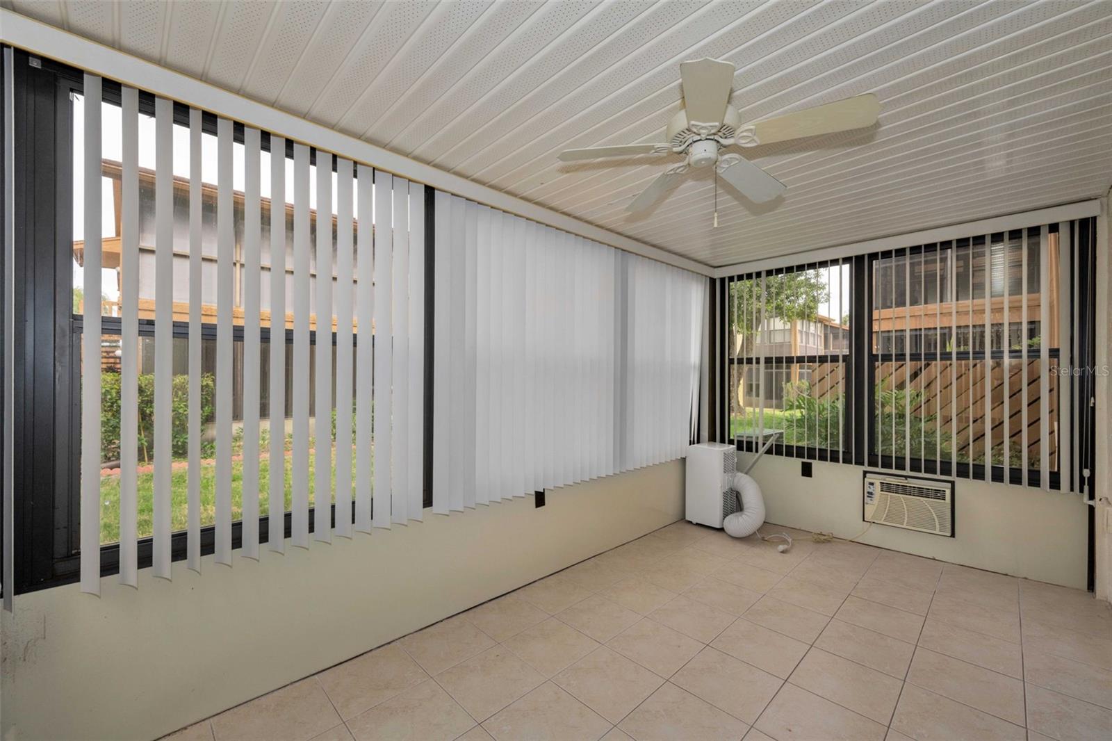 BEACON LAKES CONDO 05 01 - Residential