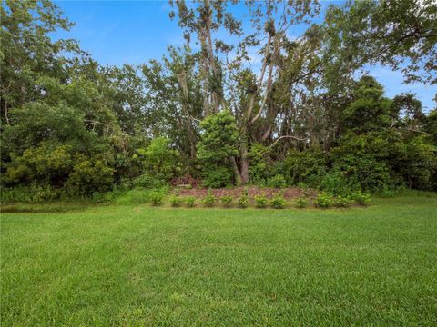 A home in LAKELAND