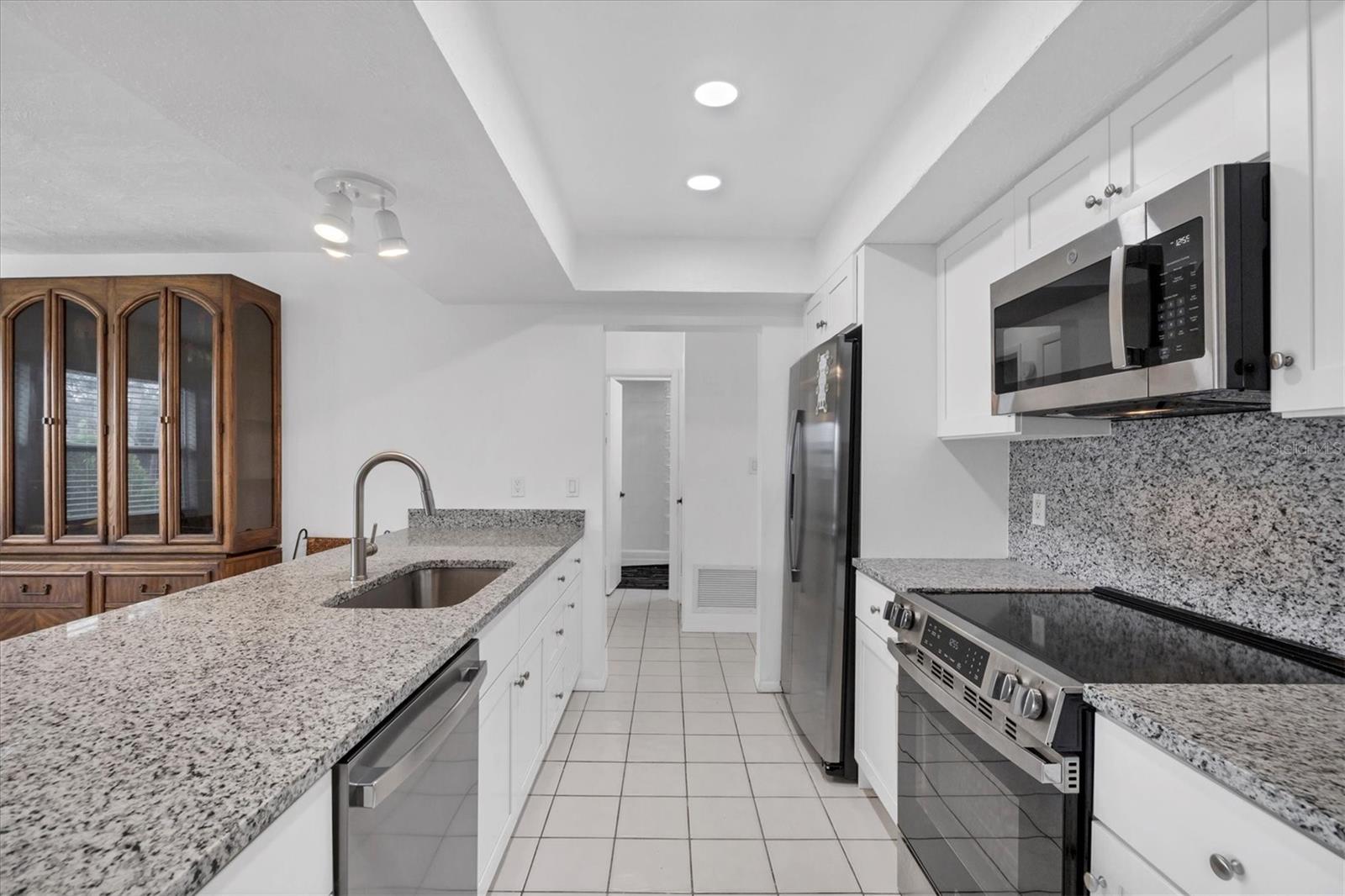 PELICAN SHORES - Residential