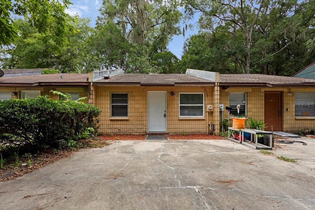 Photo of 1816 SW 70th Terrace, Gainesville, FL 32607 (MLS # GC542215)