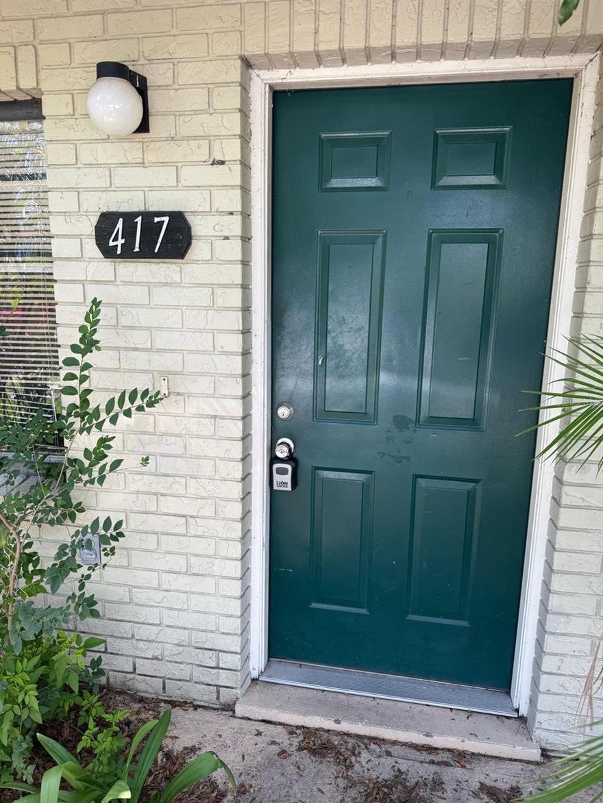 Looking for a cozy home in Auburndale, FL Look no further! This 1140 square foot house built in 1985 is the perfect place for anyone looking for a comfortable living space. With 2 bedrooms and 2 bathrooms, this house provides ample space for you to relax and enjoy privacy. The house comes equipped with a refrigerator, stove. Dont miss out this oportunity.