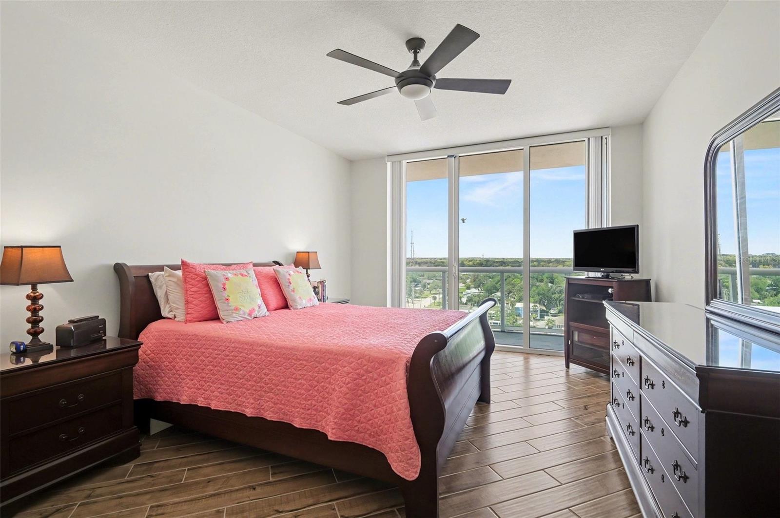 MARINA GRANDE ON THE HALIFAX - Residential