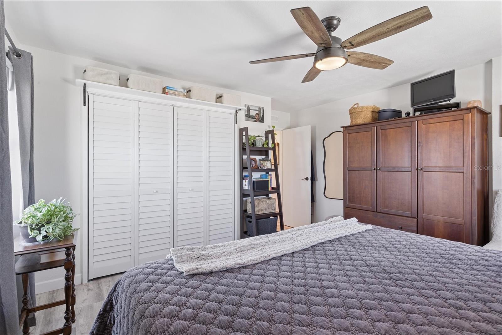 SUNCOAST TOWERS APTS CO-OP - Residential