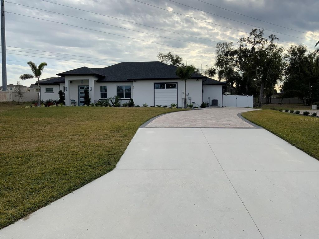 Photo of 837 Oaks Shores Road, Leesburg, FL 34748 (MLS # R4910556)