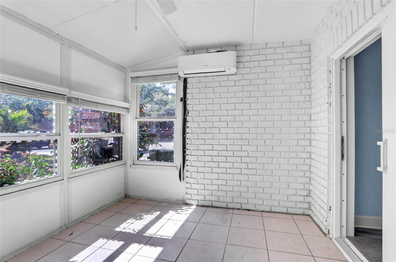 JAMESTOWN CONDO - Residential