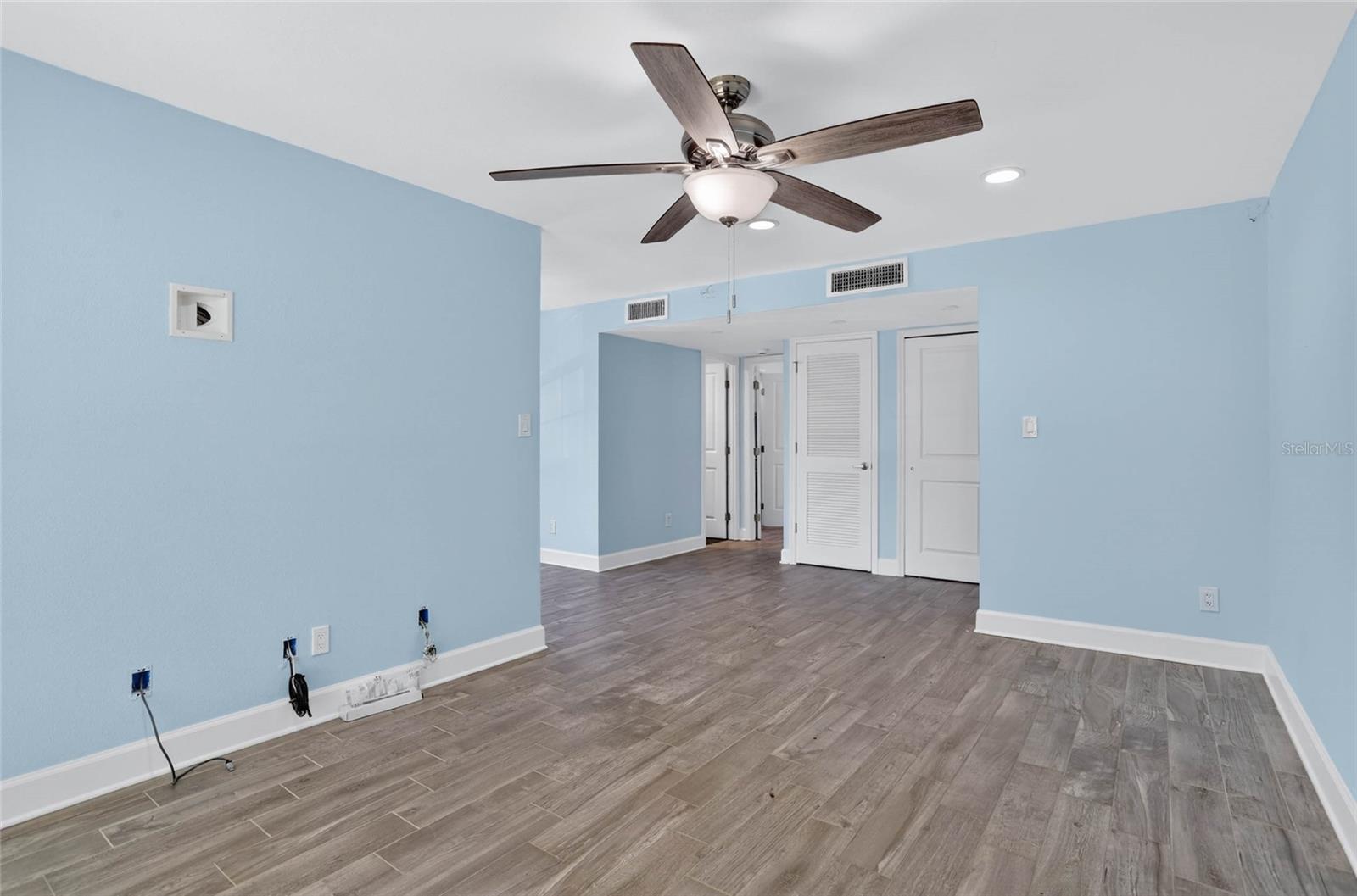 JAMESTOWN CONDO - Residential