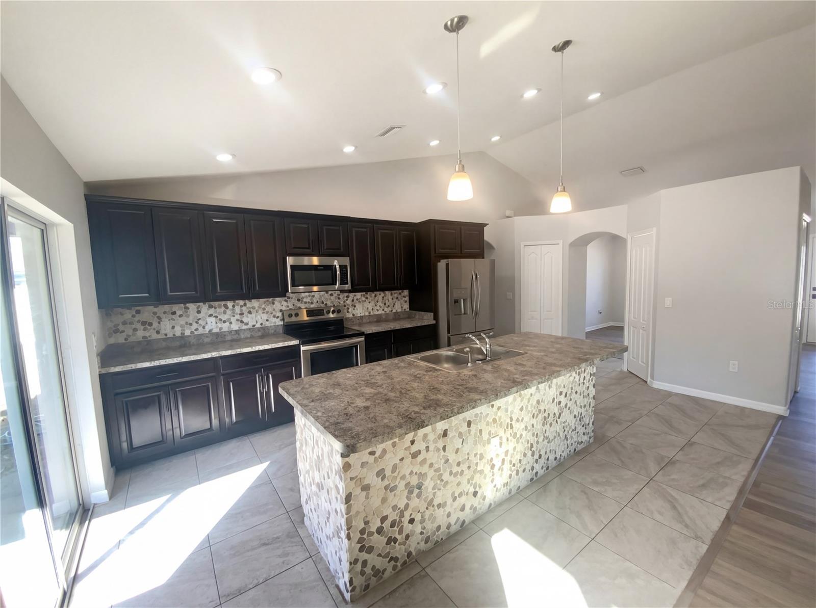 ROYAL HIGHLANDS - Residential