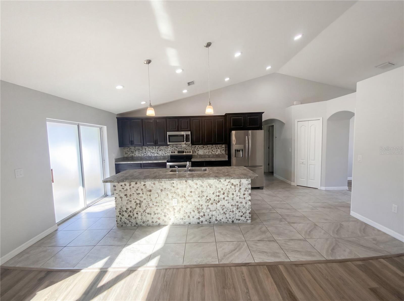 ROYAL HIGHLANDS - Residential