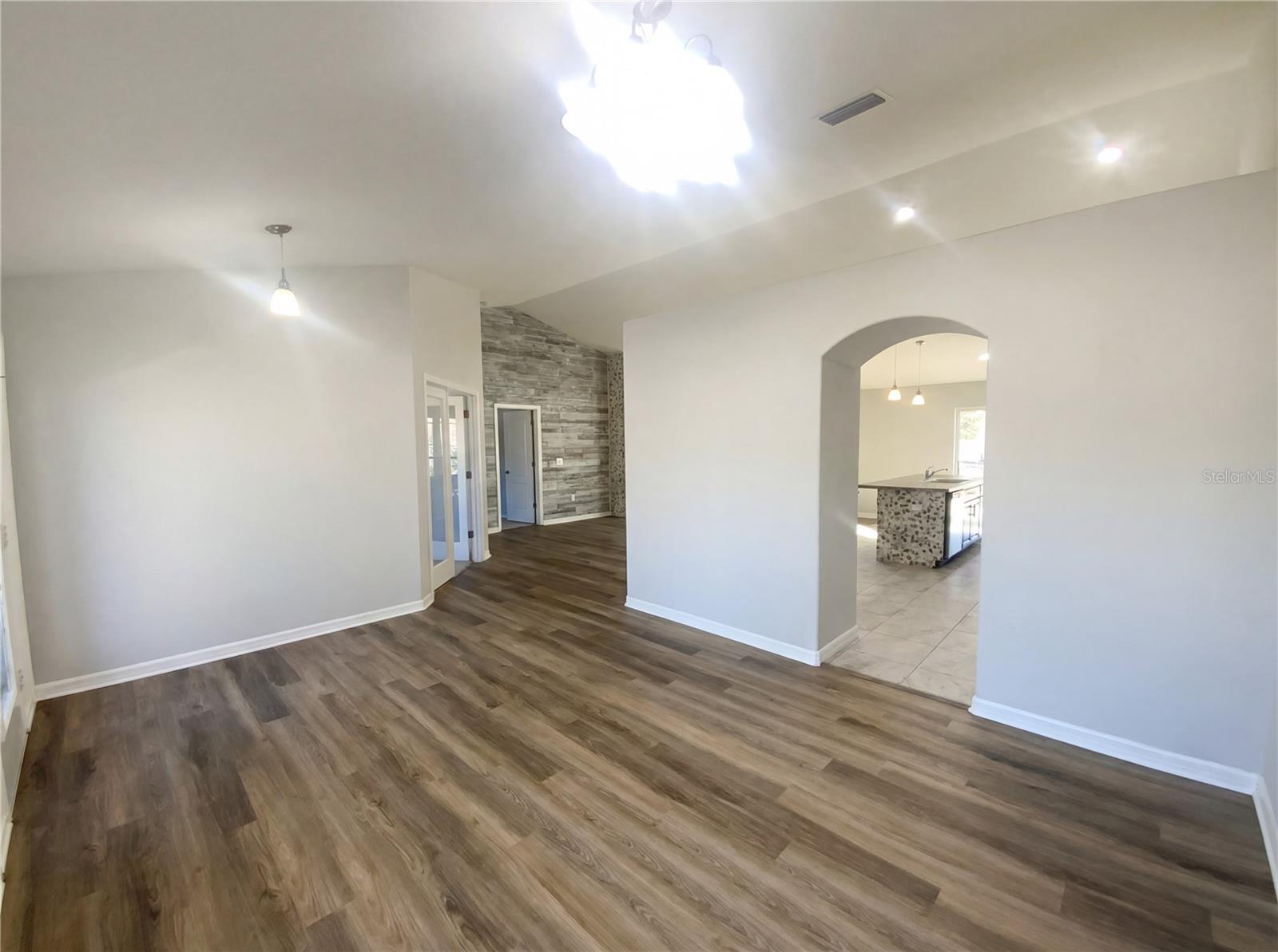 ROYAL HIGHLANDS - Residential