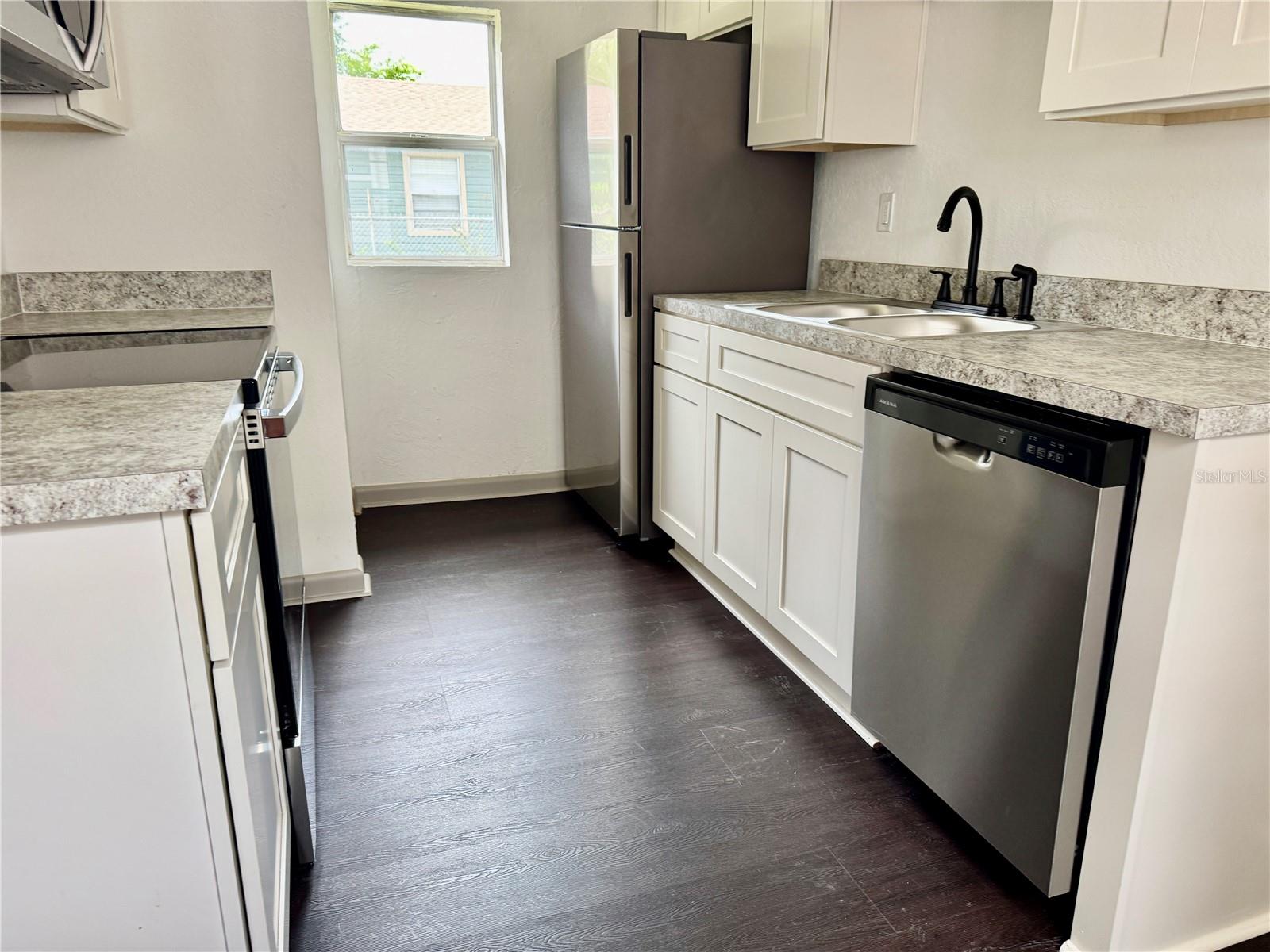 ROOSEVELT MANOR - Residential Income