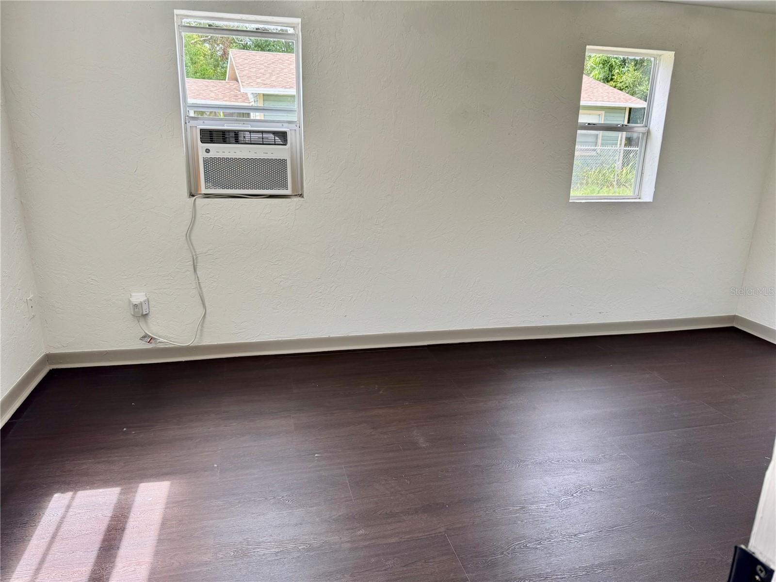 ROOSEVELT MANOR - Residential Income