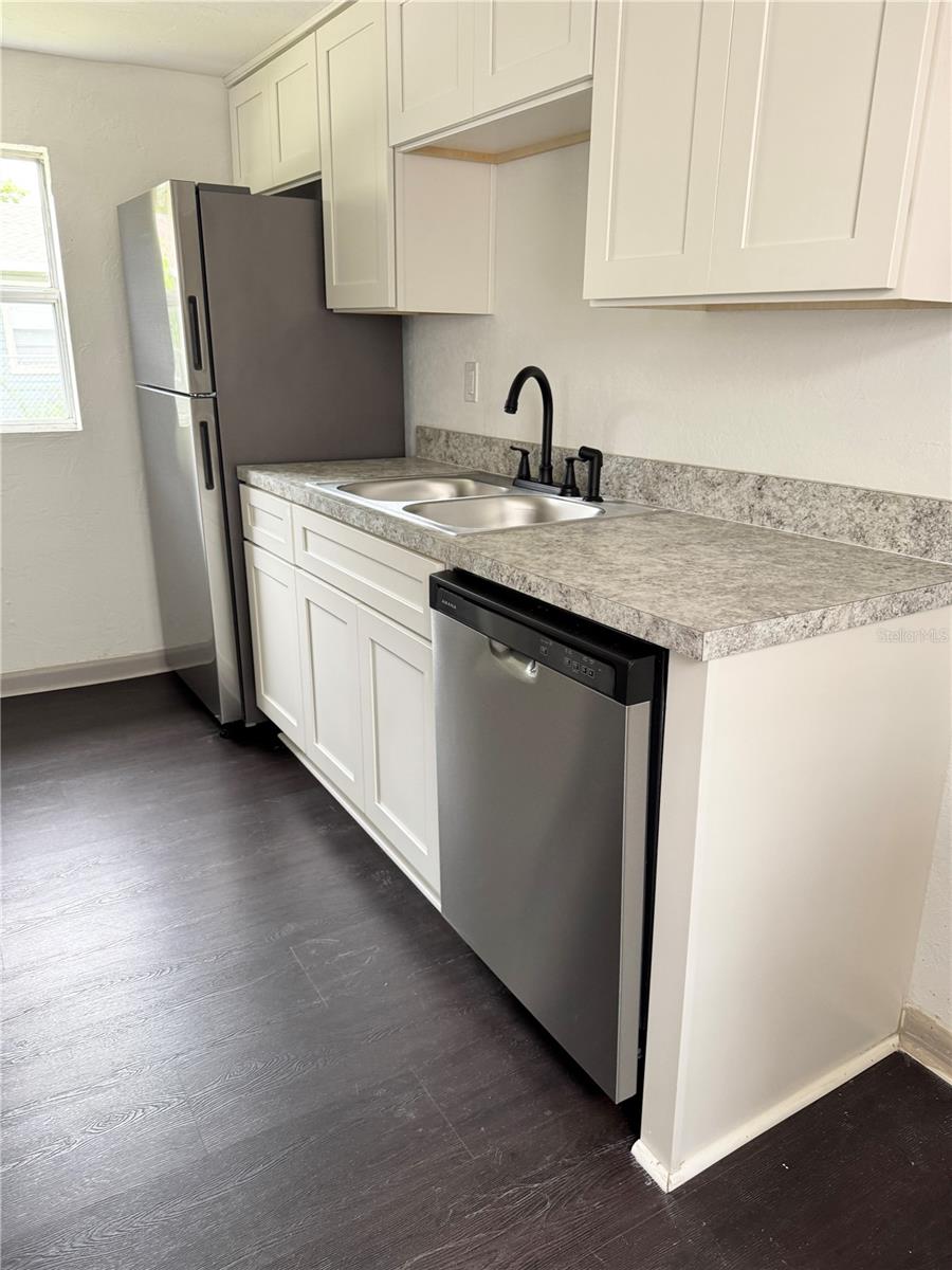 ROOSEVELT MANOR - Residential Income