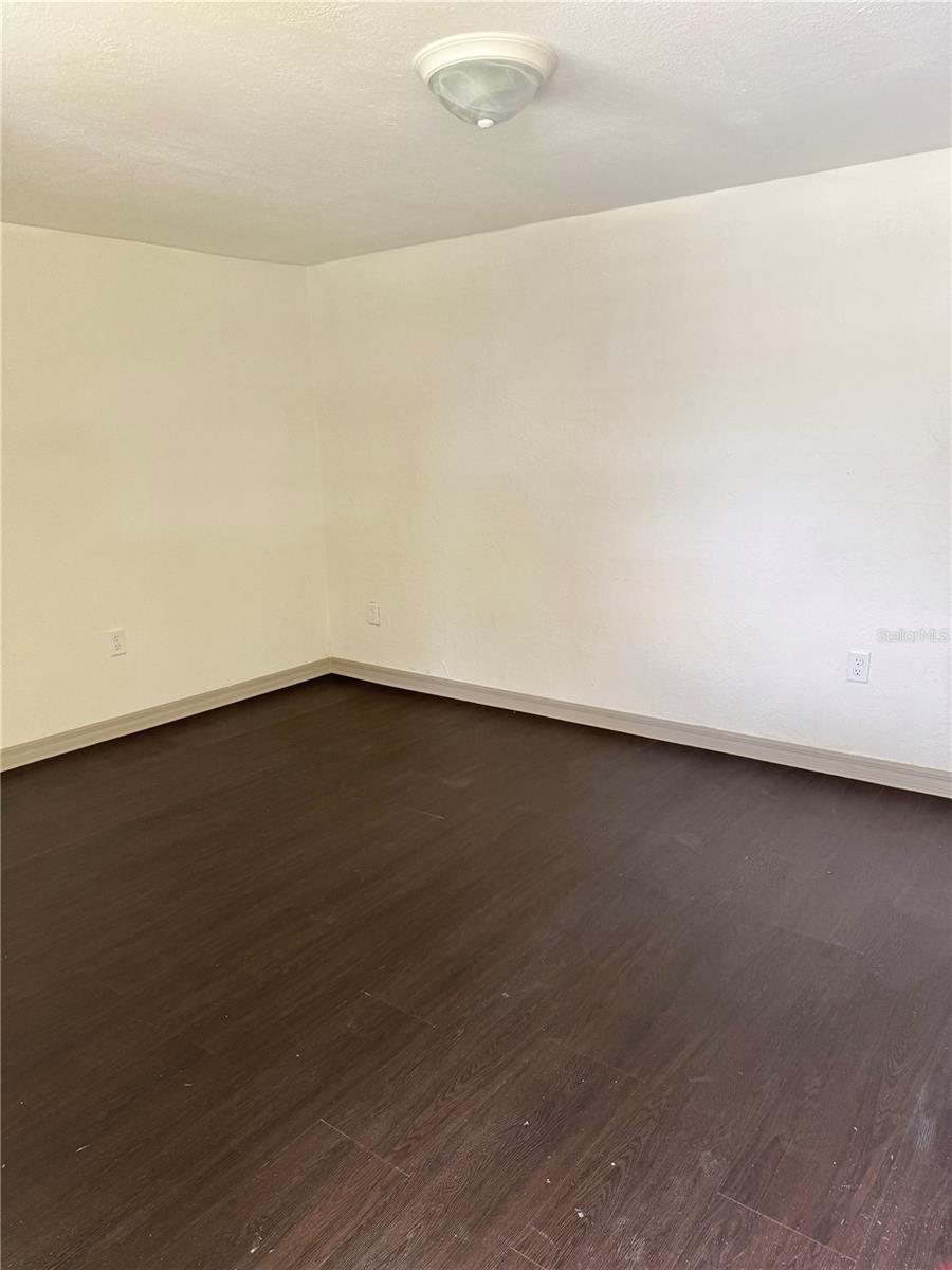 ROOSEVELT MANOR - Residential Income