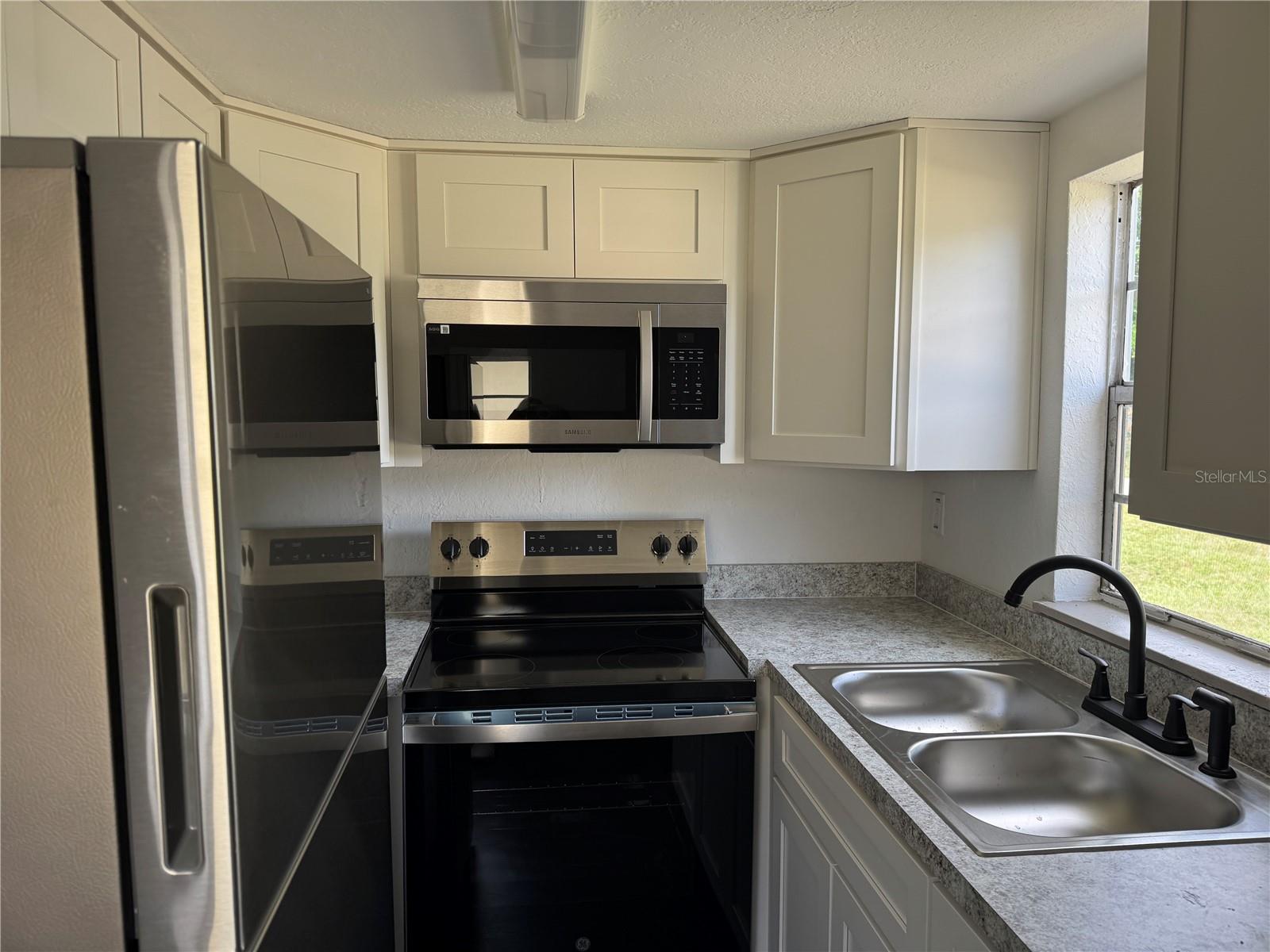 ROOSEVELT MANOR - Residential Income