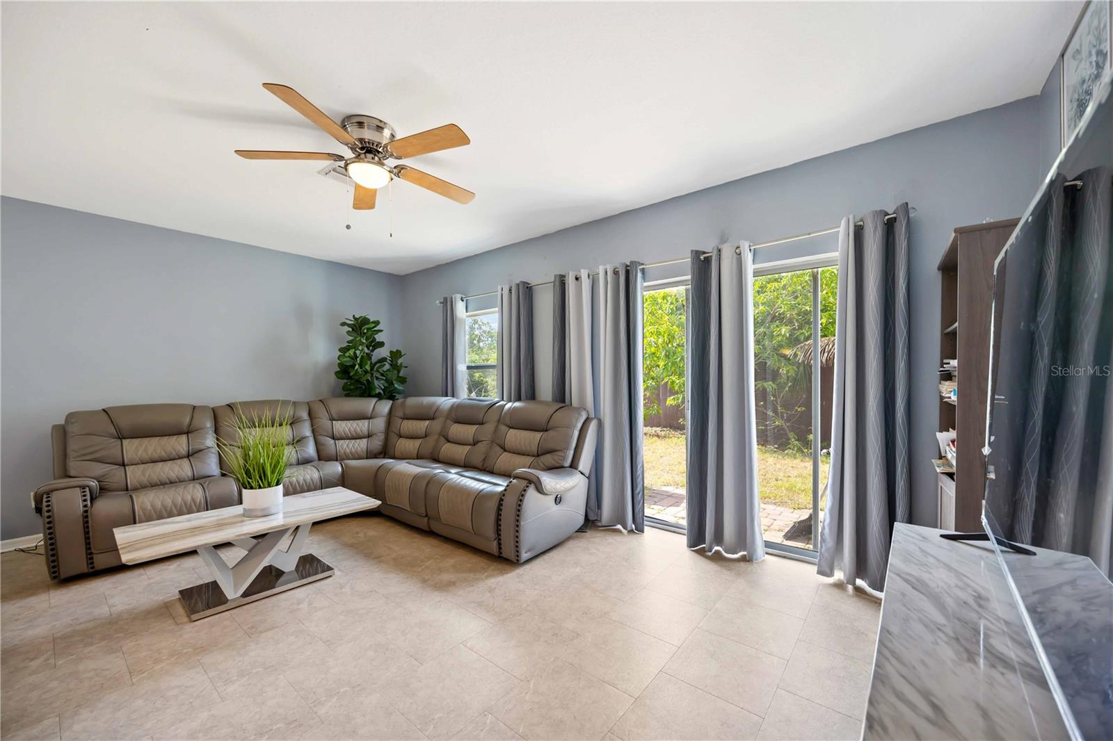 1122 42ND TERRACE E