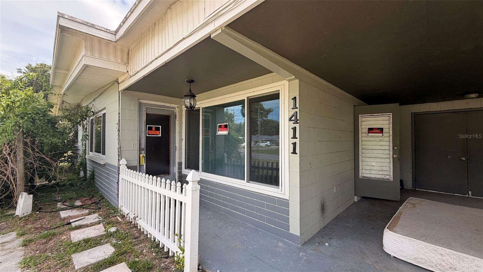1411 LAKESHORE DRIVE