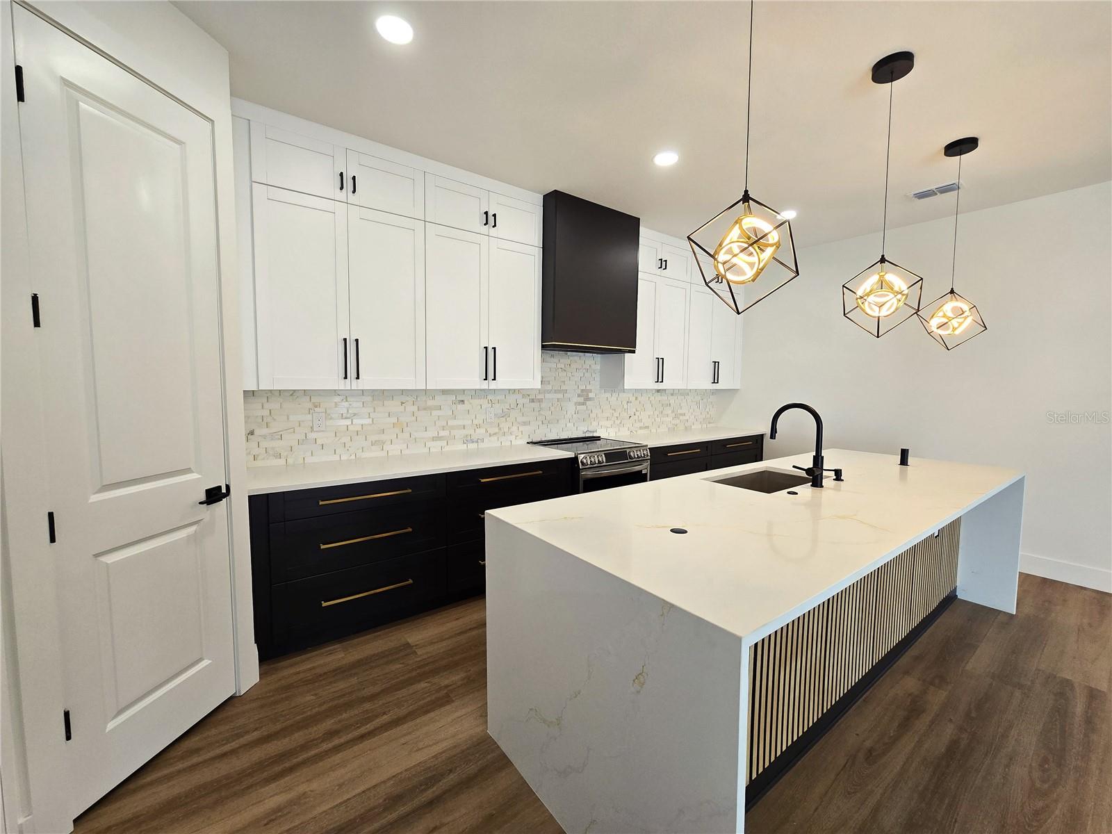 HIGHLAND GROVES - Residential