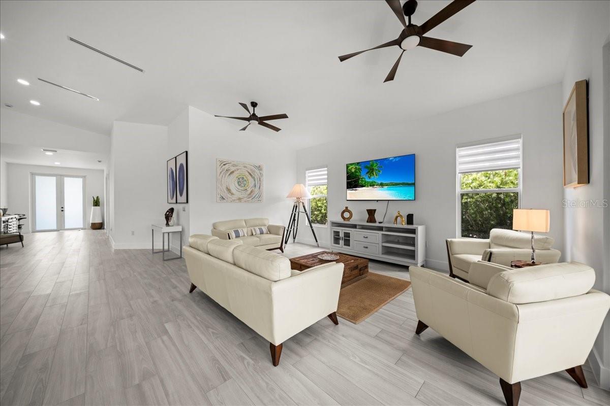 FORT MYERS SHORES - Residential