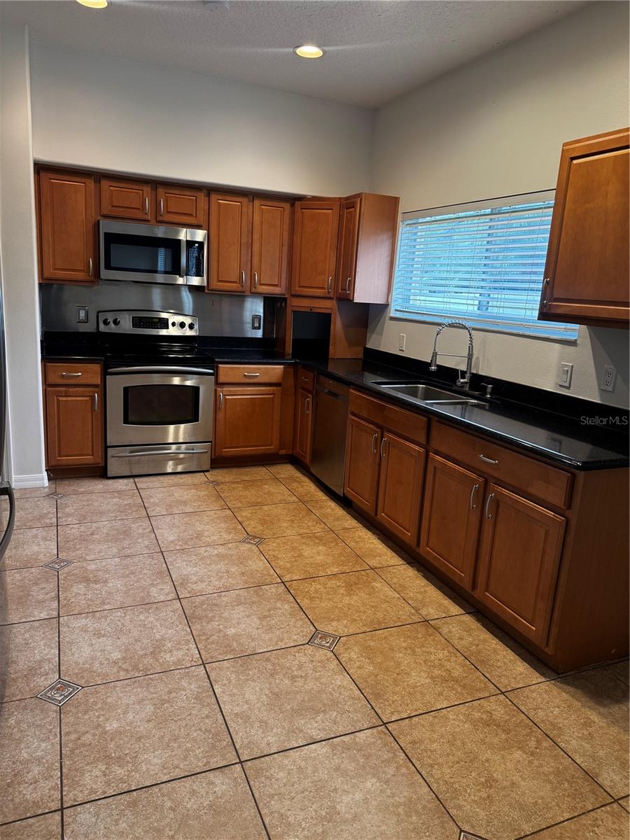 2742 DOVER GLEN CIRCLE