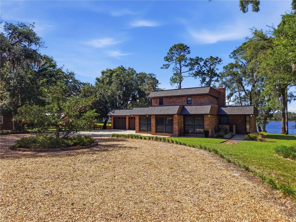 Photo of 807 Bay Tree Circle, Deland, FL 32724 (MLS # V4949202)