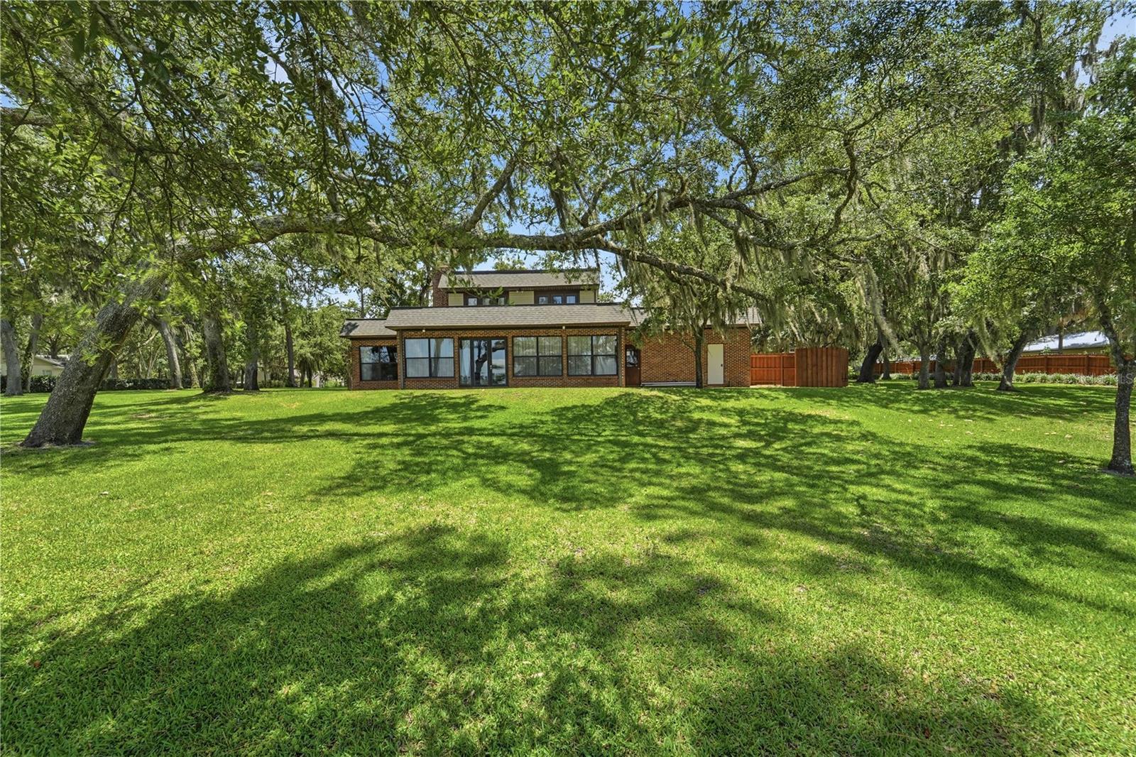 807 BAY TREE CIRCLE
