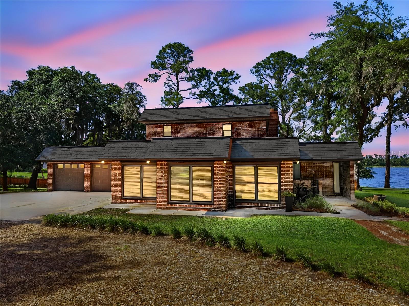 807 BAY TREE CIRCLE