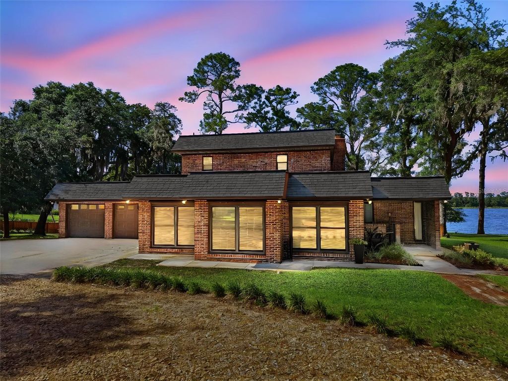 Photo of 807 Bay Tree Circle, Deland, FL 32724 (MLS # V4949202)