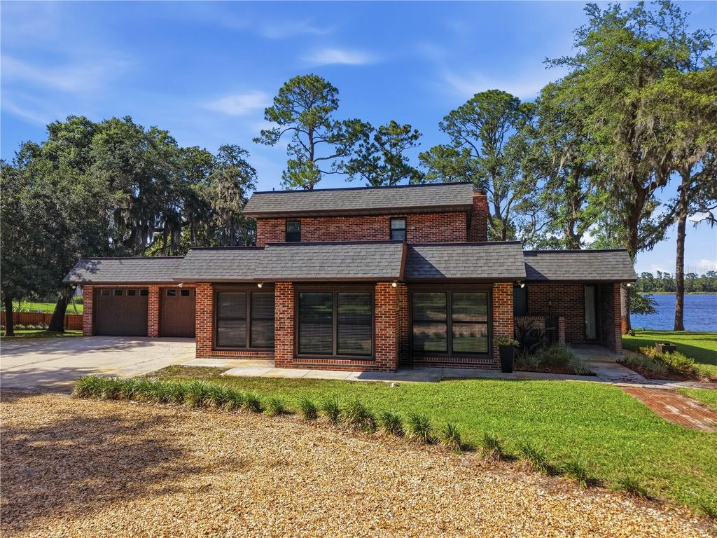 Photo of 807 Bay Tree Circle, Deland, FL 32724 (MLS # V4949202)