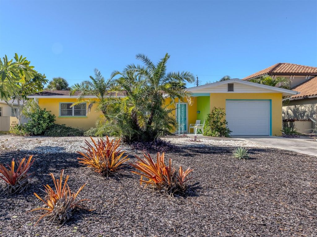 Photo of 428 Pensacola Road, Venice, FL 34285 (MLS # N6141242)