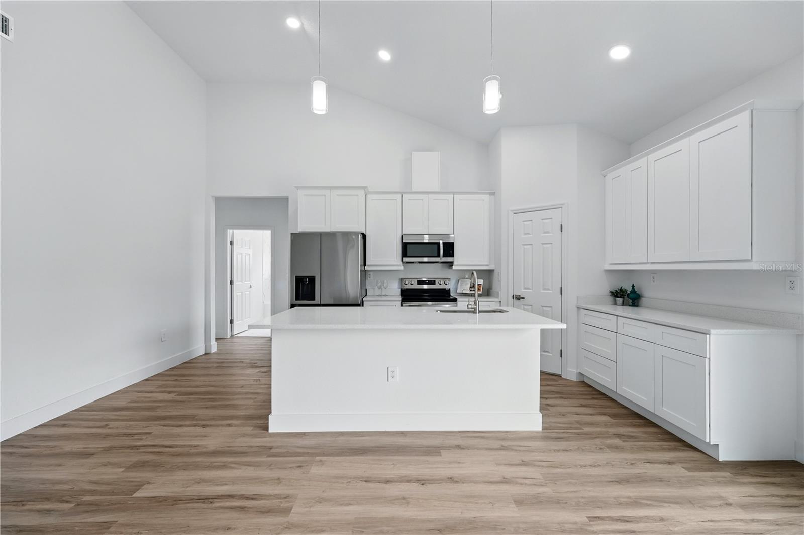421 CINNAMON DRIVE