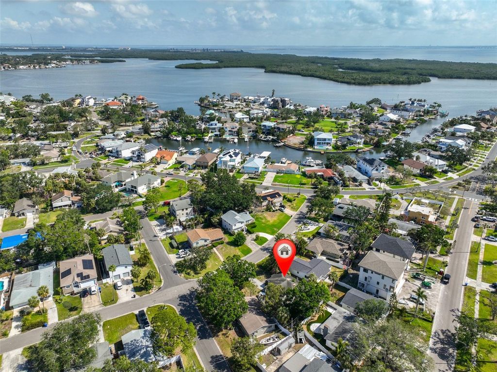 Photo of 1910 New Hampshire Avenue NE, St Petersburg, FL 33703 (MLS # TB8382672)