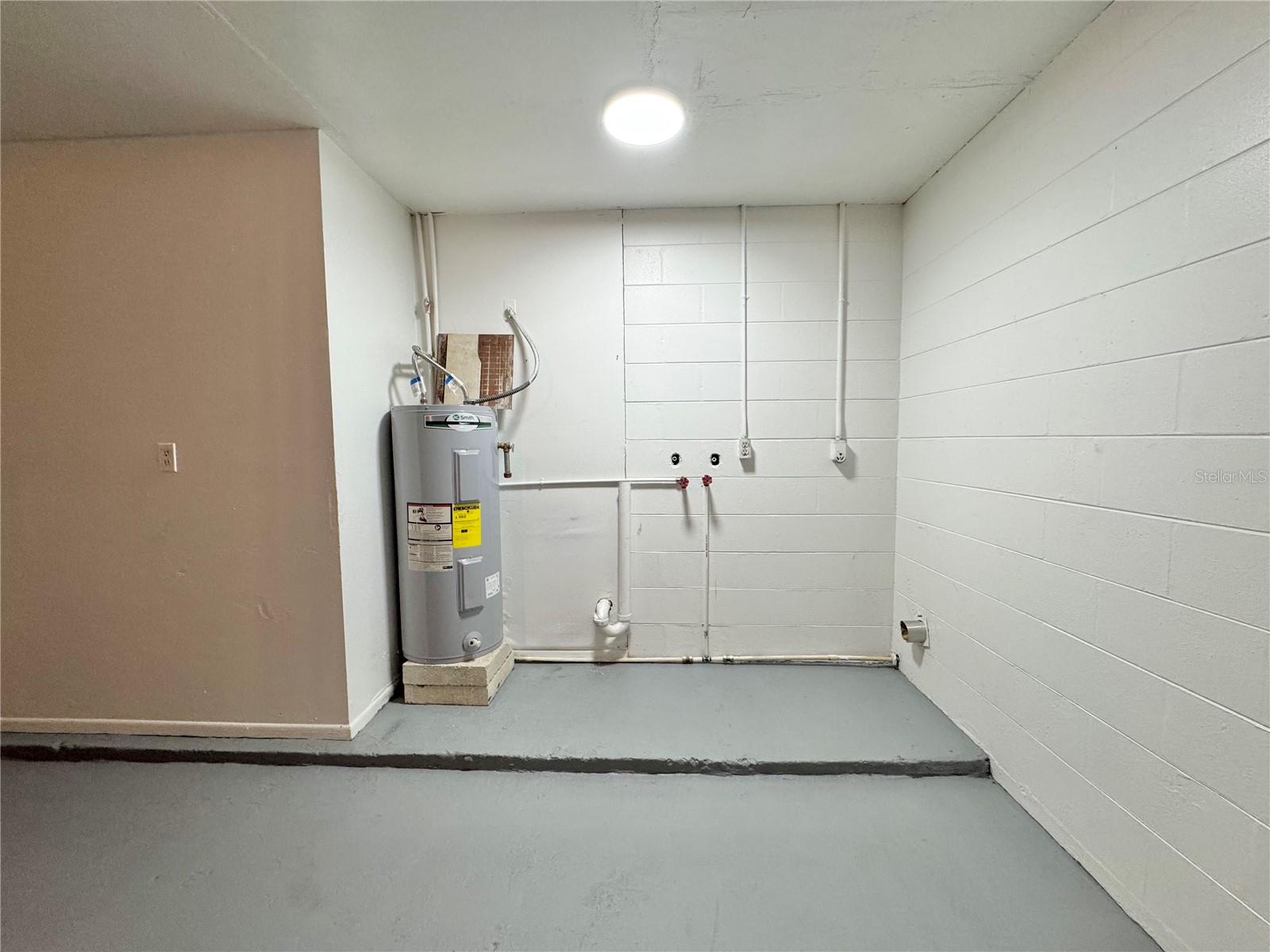 WHISPER LAKE 01 - Residential