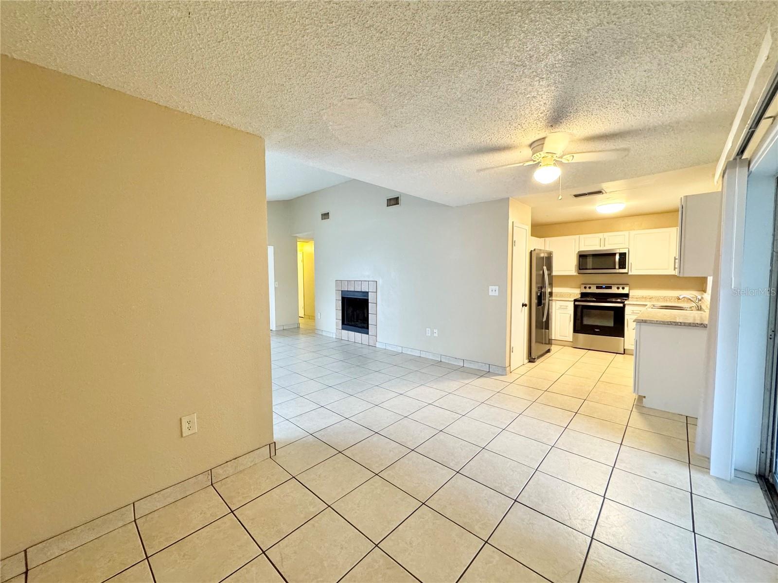 WHISPER LAKE 01 - Residential